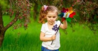 Little girl on a scavenge hunt