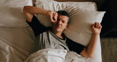 You said: This week I worked on building out the Down Syndrome Clinic form in Spanish. I also posted Healthtalk articles, received some new recipes to post on the Rex Recipes page, and worked on the brand name updates. traducir a espanol ChatGPT said: Claro, aquí tienes la traducción al español: Esta semana trabajé en la creación del formulario de la Clínica de Síndrome de Down en español. También publiqué artículos de Healthtalk, recibí algunas recetas nuevas para publicar en la página de Recetas de Rex y trabajé en las actualizaciones de los nombres de marca. You said: Bueno, la semana pasada estuve off, así que, pues, esa semana publiqué The Rise in Whooping Cough article on health tag en el lunes. Me he estado encargando de de algunas solicitudes del correo de Web Team. He estado actualizando algunas páginas y añadiendo y y removiendo algunos providers de Apalachian Install. He estado actualizando algunos documentos en algunas páginas. Y hoy voy a publicar un artículo más. Y voy a voy a adicionar adicionar añadir, añadir, perdón, añadir y remover algunos artículos de algunas páginas de cancer. Y eso es todo por esta semana. Seguiré trabajando con el correo de Web Team. Por favor, tradúceme esto a inglés, a americano. Es lo que voy a decir en una reunión. Pues, tengo que decir como que lo que he trabajado esta semana. Así que, pónmelo de manera que, pues, lo pueda leer, pero que sea fácil de leer. ChatGPT said: Aquí tienes una versión clara, natural y profesional en inglés americano, lista para leer en tu reunión: This past week I was off, so picking things up again: On Monday, I published The Rise in Whooping Cough article on HealthTalk. I’ve been handling several requests that have come through the Web Team inbox. I’ve updated a few pages and added or removed some providers from the Appalachian install. I’ve also updated a few documents across different pages. Today, I’ll be publishing another article and adding and removing some items on a few cancer pages. That’s everything for this week. I’ll continue working through the Web Team inbox as new requests come in. Si quieres, te lo dejo también en versión más corta o más formal. You said: traducir a espanol ChatGPT said: Claro, aquí tienes la traducción al español: La semana pasada estuve fuera, así que esta semana retomé las tareas. El lunes publiqué el artículo "The Rise in Whooping Cough" en HealthTalk. He estado atendiendo varias solicitudes que han llegado al correo del Web Team. Actualicé algunas páginas y añadí o eliminé algunos proveedores del Appalachian install. También actualicé algunos documentos en diferentes páginas. Hoy voy a publicar otro artículo y añadir o eliminar algunos elementos en varias páginas de cáncer. Eso es todo por esta semana. Continuaré trabajando en las solicitudes que lleguen al correo del Web Team. Si deseas una versión más corta o más formal, también te la preparo. You said: Hello, Webteam! I was supposed to request for us to remove the Dignicap content from this page: UNC Health Cancer Care | Cary | UNC Health | UNC Health traducri a espanol ChatGPT said: Aquí tienes la traducción al español: Hola, Webteam: Se suponía que debía solicitar que elimináramos el contenido de Dignicap de esta página: UNC Health Cancer Care | Cary | UNC Health | UNC Health You said: Uploaded image que quiere decir? esta es una imagen de la pagina ChatGPT said: La imagen que muestras es una sección de una página web de UNC Health que contiene información sobre DigniCap, un sistema de enfriamiento del cuero cabelludo para reducir la caída del cabello durante la quimioterapia. ¿Qué quiere decir el texto de esa sección? Básicamente explica que: La caída del cabello es un efecto secundario común de muchos tratamientos de quimioterapia. El sistema DigniCap Scalp Cooling System puede ayudar a reducir significativamente esa caída del cabello. Permite que el paciente conserve parte o la mayor parte de su cabello mientras recibe ciertos tratamientos para tumores sólidos (cáncer de mama, ovario, próstata, etc.). Recomiendan hablar con el equipo clínico o visitar la página web de DigniCap para más información. Además, la imagen a la derecha es simplemente el logo de DigniCap, y debajo empieza otra sección llamada Meet Our Team, donde aparecen los proveedores del sitio. Si quieres, puedo ayudarte a redactar el mensaje exacto para decir que esta sección debe ser eliminada. You said: osea lo que me piden es que elimine ese contenido de la pagina ChatGPT said: Sí, exactamente. Lo que te están pidiendo es eliminar por completo esa sección de DigniCap de la página. Eso incluye: El título “DigniCap Scalp Cooling System” El párrafo que explica el sistema El enlace a dignicap.com La imagen con el logo de DIGNICAP® En otras palabras, todo ese bloque debe ser removido de la página UNC Health Cancer Care | Cary. Si quieres, te redacto un mensaje corto y profesional para confirmarlo con tu equipo. You said: Sabes, tengo tantas cosas en la mente, ayer haciendo el invoice 20 me di cuenta que el invoice 19 puse las fechas de las semanas mal!!!! Que puedo hacer ahí? Se lo envío de nuevo a Sonia explicándole, ? ChatGPT said: Ay, tranquila 😅—esto le pasa a todo el mundo, especialmente cuando uno está manejando mil cosas a la vez. Sí tiene solución, y es súper sencillo. ✅ Qué hacer con el Invoice 19 Lo mejor es enviárselo nuevamente a Sonia con una nota breve y profesional explicando que las fechas estaban incorrectas y que adjuntas la versión corregida. No pasa nada—corregir fechas es un ajuste común y es mejor hacerlo antes de que cierre el mes. 📩 Ejemplo de mensaje para Sonia (claro y profesional) English (si necesitas enviarlo así): Hi Sonia, I realized that the dates on Invoice 19 were incorrect. I’m attaching the corrected version here. Please let me know if you need anything else from me. Thank you! En español (por si la comunicación es interna): Hola Sonia, Me di cuenta de que las fechas en el Invoice 19 estaban incorrectas. Te envío adjunta la versión corregida. Por favor, avísame si necesitas algo más. ¡Gracias! 🧘‍♀️ Nota personal No te preocupes ni te estreses. Estos detalles pasan y son totalmente normales. Lo importante es corregirlo pronto y listo. Tú manejas todo súper bien; solo fue un lapsito por tener tanta carga mental. 💛 Si quieres, también puedo revisar el texto del invoice o ayudarte a verificar las fechas correctas. You said: Traducir a inglés Sabes, tengo tantas cosas en la mente, que olvidé decírtelo hoy que te vi, ayer haciendo el invoice 20 me di cuenta que el invoice 19 puse las fechas de las semanas mal!!!! Que puedo hacer ahí? Se lo envío de nuevo a Sonia explicándole, ? ChatGPT said: Aquí tienes la traducción al inglés, clara y natural: You know, I have so many things on my mind that I forgot to tell you when I saw you today. Yesterday, while working on Invoice 20, I realized that I put the wrong week dates on Invoice 19! What should I do? Should I send it to Sonia again and explain it to her? You said: Fueron esas fechas que te resalté en la imagen ChatGPT said: Aquí tienes la traducción al inglés: It was those dates I highlighted for you in the image. You said: Oops! What are the correct dates? I can ask her what we should do when I email her with the coding for invoice number 20 Traducir a español ChatGPT said: ¡Claro! Aquí tienes la traducción: ¡Ups! ¿Cuáles son las fechas correctas? Puedo preguntarle qué debemos hacer cuando le envíe el correo con el coding de la factura número 20. You said: Las fechas son 11/11/25-11/17/25 y 11/18/25-11/24/25 ChatGPT said: Aquí tienes cómo decirlo en inglés de forma clara y profesional: The correct dates are 11/11/25–11/17/25 and 11/18/25–11/24/25. You said: Yo hice un numevo invoice con la fechas correctas.. si lo necesita ella me dices. ChatGPT said: Aquí tienes la versión en inglés, clara y natural: I created a new invoice with the correct dates. If she needs it, just let me know. You said: ] How Does Sleep Change as You Age? [deck] Aging does not mean you must feel tired all the time. It’s the middle of the night, and you’re awake. You’ve noticed that’s happening more often, making you long for your teenage years, when you could sleep through anything (and your bladder allowed for that). Don’t assume that less sleep and daytime exhaustion is your new normal just because you’re aging. “The total amount of sleep we need doesn’t really change over the adult lifespan,” says UNC Health neurologist and sleep medicine physician Nathan Walker, MD. “The breakdown of our sleep changes, so that you may not sleep fully through the night, but you should still feel good and awake during the day.” If you’re not feeling rested, it’s important to fix that for optimal brain health in your later years. “Sleep is something that helps you age better,” Dr. Walker says. “It makes your brain better, while poor sleep is associated with an increased risk of developing dementia or having a faster progression of it.” Dr. Walker explains what you need to know about sleep as you age. 1. You get less deep sleep. Sleep has several stages. Your brain is more active during rapid eye movement (REM) cycles, when you dream. On the contrary, there is minimal brain activity during the deeper sleep that comes during non-rapid eye movement, or NREM, cycles. You know how kids are generally harder to wake up than adults? There’s a reason for that. “Kids get a bunch of deep sleep, because that sleep is needed for the release of growth hormone,” Dr. Walker says. “We lose that deep sleep as we get older.” That change starts to happen in your 30s, but you may not notice it until later, when health issues have you waking more in the night, which is why you might think it’s a function of aging. Adults still spend some time in deep sleep, but because you’re spending more time in the other stages, you’re easier to rouse. That may be why you notice more nighttime wakings—you’re more likely to hear a noise or wake up when you roll over. 2. The total amount of sleep you need remains the same. During sleep, your brain removes waste and strengthens neural connections, making it essential for learning, mood and memory. So while you may wake in the night, the total amount of sleep you need doesn’t change during the course of your adult life. Adults need about seven to nine hours of sleep; you may find you need about an hour less after the age of 65, Dr. Walker says, but that’s the most change you should see—if you’re spending more of the night awake than asleep, that’s not a function of aging. If you’re retired, you may find that you enjoy the luxury of an afternoon nap. “If you’re not sleeping as much at night, a short nap during the day is fine,” Dr. Walker says, noting that these naps shouldn’t last hours. “It’s OK if you’re not getting all of your sleep in one go, as long as you’re getting the right amount over a 24-hour period.” 3. Most sleep medications have troubling side effects as you age. esto queseria wellnees or condition y en que categoria lo ubicarias ChatGPT said: Este artículo no describe una enfermedad específica, sino que habla de cómo cambia el sueño con la edad y cómo mantener una buena salud cerebral y descanso. Por eso, la categoría correcta sería: ⭐ Wellness (Bienestar) Subcategoría sugerida: Sleep / Healthy Aging / Brain Health Por qué no es “Condition”? No está tratando un diagnóstico ni una condición médica. No explica síntomas de una enfermedad, sino cambios normales del envejecimiento y consejos para mejorar el bienestar general. Se enfoca en hábitos saludables, educación y prevención. ✔️ Resumen categorización Categoría principal: Wellness Posibles etiquetas internas: Sleep Health, Healthy Aging, Brain Wellness, Sleep Tips Si quieres, puedo ayudarte a poner el deck y el category tag en formato profesional para VitalSite / HealthTalk. You said: Uploaded image describir esta imagen en una frase corta ChatGPT said: Un hombre despierta en la cama frotándose los ojos, luciendo cansado. You said: en ingles americnao ChatGPT said: A man wakes up in bed rubbing his eyes, looking tired.