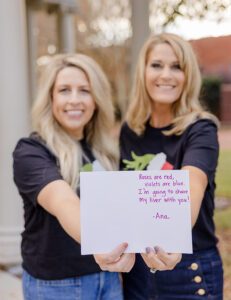 Cooke and Brewer hold the card Cooke gave Brewer telling her she'd be her liver donor
